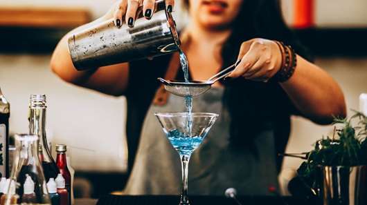 Εύκολα cocktails για το σπίτι