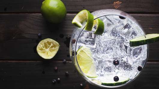 Gin: Το λευκό ποτό του καλοκαιριού