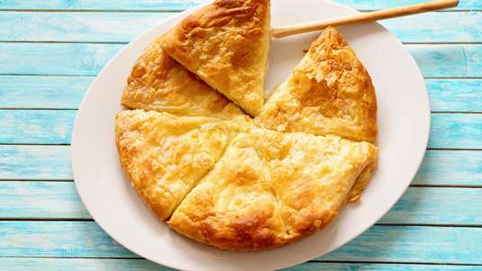 Τυρόπιτα με 4 Τυριά