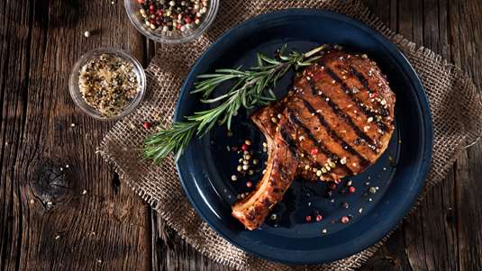 Χοιρινές Μπριζόλες με Φρέσκο Δεντρολίβανο