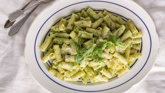Ριγκατόνι με Πέστο Ρόκας