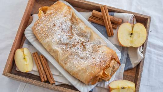 Γεμιστό Ρολό με Μήλα