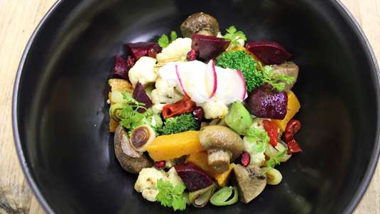 Σαλάτα με ψητά λαχανικά του χειμώνα (του σεφ Μανώλη Παπουτσάκη)