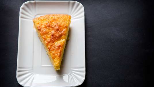 Το Πορτοκαλένιο Κέικ, με Ολόκληρο Πορτοκάλι και Σοκολάτα