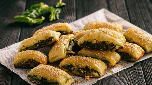 Σουσαμένια Μαραθοτυρόπιτα