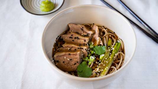 Noodles με Πάπια από τον Θάνο Στασινό