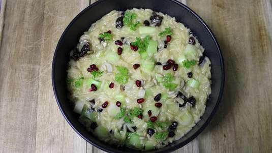 Πρασοσέλινο με σταφίδες και ρόδι (του σεφ Μανώλη Παπουτσάκη)