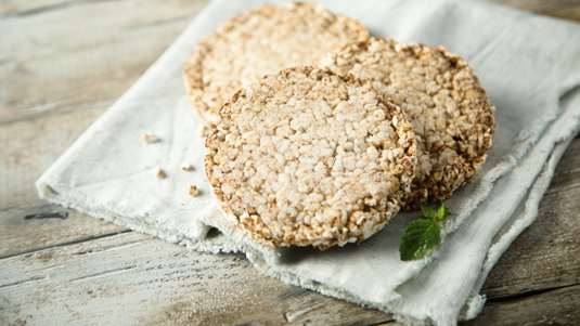 Τραγανή Ρυζογκοφρέτα με Ζεστό Χαλβά