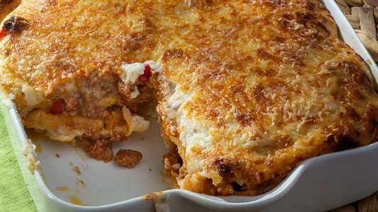 Σουφλέ με Ψωμί του Τοστ, Κιμά και Πιπεριές