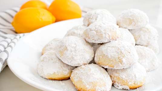 Aμυγδαλωτοί Παραδοσιακοί Κουραμπιέδες