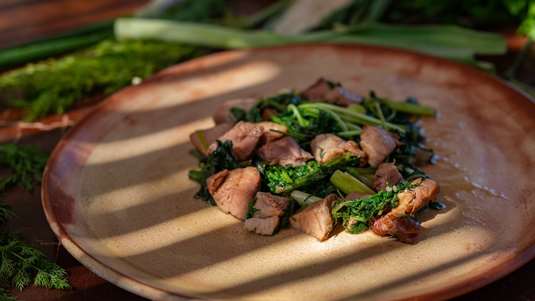 Σύγκλινο με τσιγαριαστά χόρτα