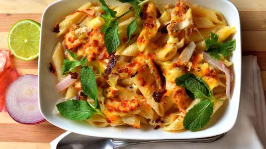 Μακαρόνια με Σάλτσα Κοτόπουλου και Μέντα