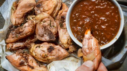 Παϊδάκια Κοτόπουλου με Πικάντικη Σάλτσα