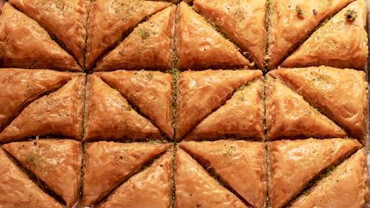 Τριγωνάκια με Αμύγδαλα και Φουντούκια