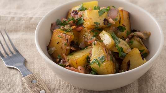 Bratkartoffeln με Μπέικον και Κρεμμύδια