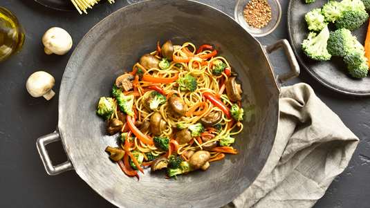 Μακαρόνια Λαδερά με Λαχανικά