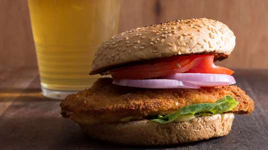 Burger με Τραγανό Φιλέτο Κοτόπουλου