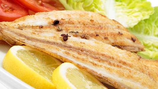 Φιλέτα Ψαριού Ψημένα σε Μαρουλόφυλλα