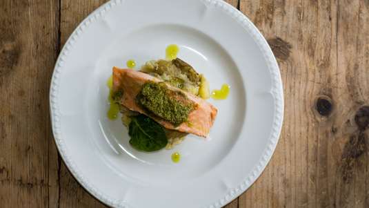 Φιλέτο Σολομού με Σάλτσα Πέστο