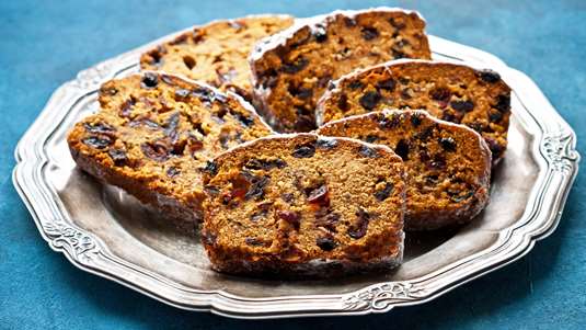 Κέικ με Σταφίδες και Καρύδια