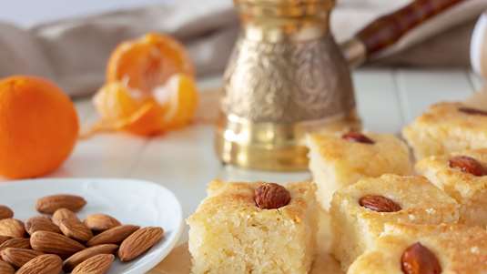 Αμυγδαλόπιτα από το Αϊβαλί