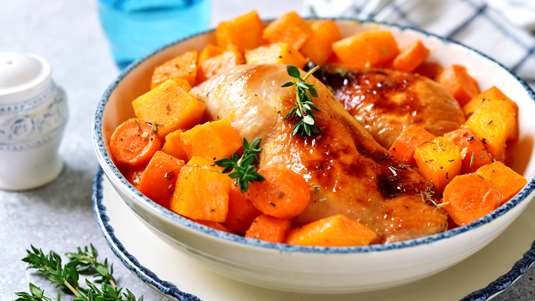 Κοτόπουλο στη Γάστρα με Καρότα