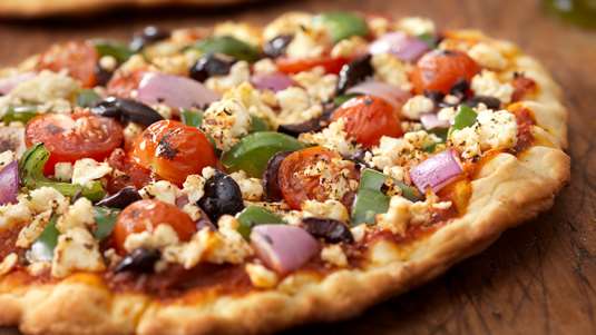 Πίτσα με Φέτα και Λουκάνικο