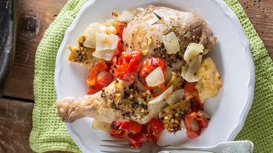 Κοτόπουλο με Κεφαλοτύρι και Πιπεριές