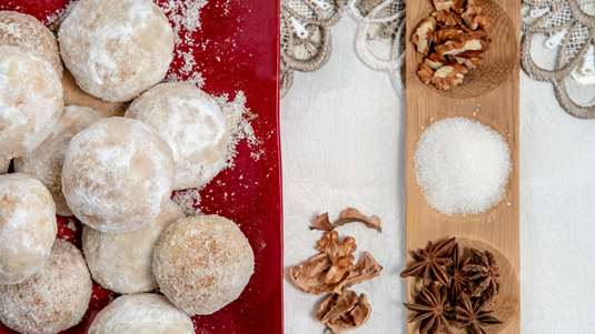 Kουραμπιέδες με Καρύδια