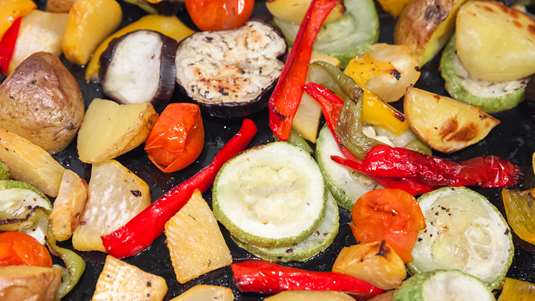 Υπέροχες Πατάτες Φούρνου με Λαχανικά