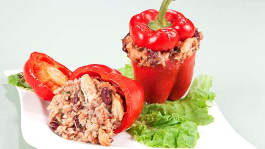 Γεμιστές Πιπεριές με Κοτόπουλο και Λαχανικά