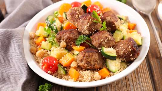 Ρεβίθια Πολίτικα με Κεφτεδάκια