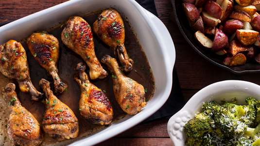 Μπούτια Κοτόπουλου Γλασαρισμένα με Ουίσκι και Μέλι