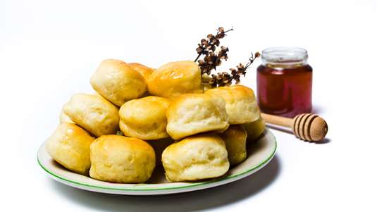 Καλτσουνάκια με Μυζήθρα και Μέλι