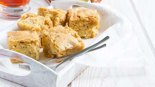 Γλυκάκι με Μήλα