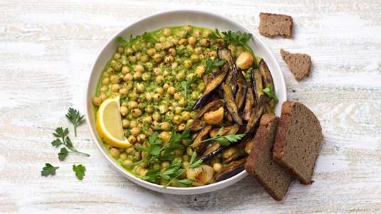 Ρεβίθια με Μελιτζάνες στο Φούρνο