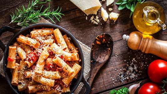 Πένες με Κόκκινα και Πράσινα Ντοματίνια