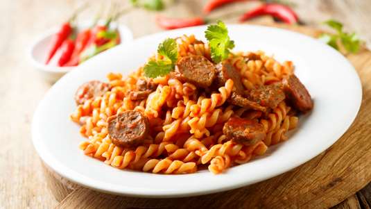 Ζυμαρικά με Κρασί και Λουκάνικο