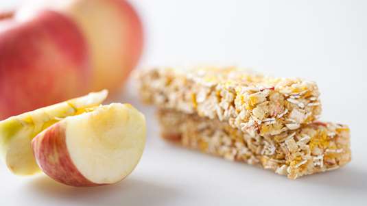 Γλυκές Μπάρες με Μήλα και Μπισκότα Βρώμης