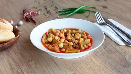 Ρεβίθια με Μπάμιες