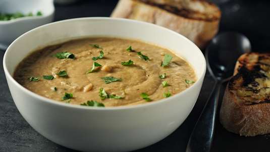 Βελουτέ Ρεβιθιού με Κόκκινη Πιπεριά