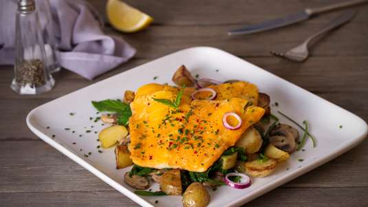 Μπακαλιάρος με Σπανάκι και Μανιτάρια