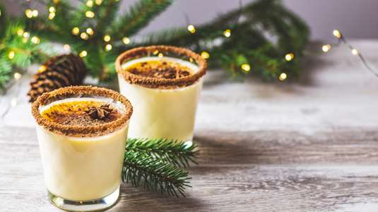 Πώς θα φτιάξεις Whisky Cola με Χριστουγεννιάτικο Τwist