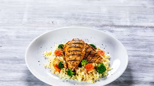 Κοτόπουλο με Ρυζάκι στο Φούρνο