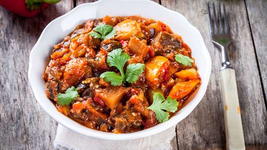 Κεφτεδάκια με Φέτα σε Σάλτσα Ντομάτας με Μελιτζάνες