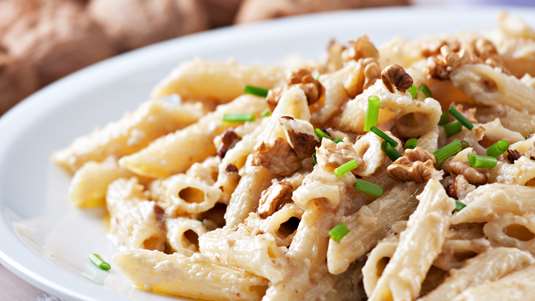 Μακαρόνια με Φασκόμηλο και Φουντούκια