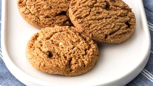 Μπισκότα με Πετιμέζι και Μαύρες Σταφίδες