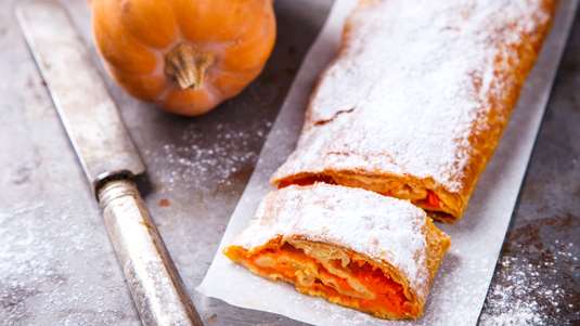 Ρολό με Κίτρινη Κολοκύθα και Κανέλα