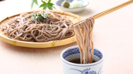 Κρύα Soba Noodles με Σάλτσα Σόγιας