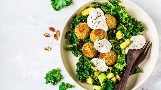 Μαραθοκεφτέδες με Σάλτσα Γιαουρτιού